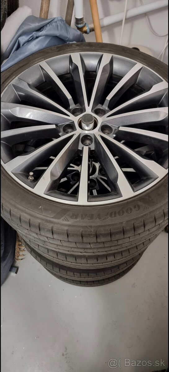 TRINITY 235/40 R19 5x112