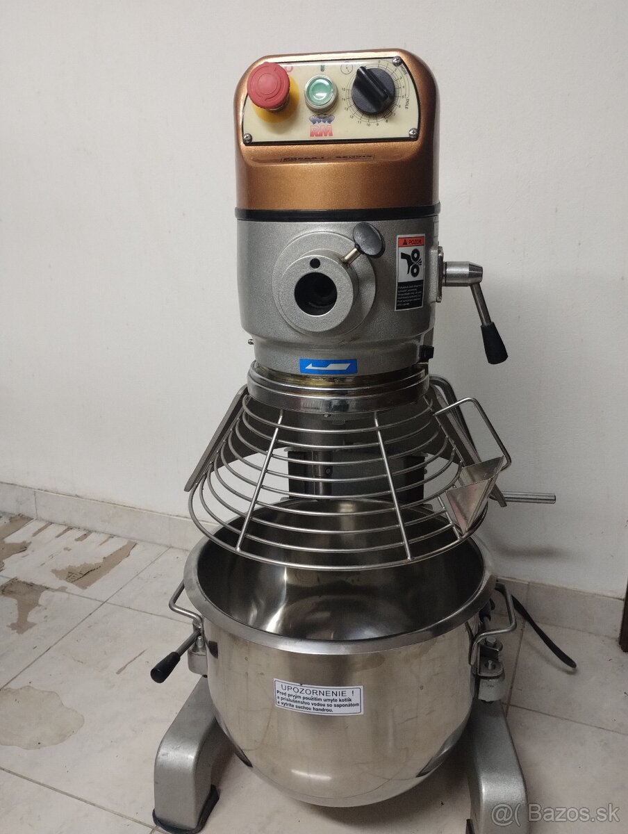 Univerzálny kuchynský robot