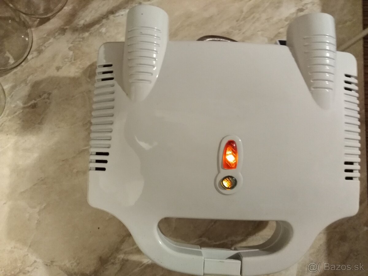 Sendvičovač Toustovač Hriankovač EBD K 203 750W