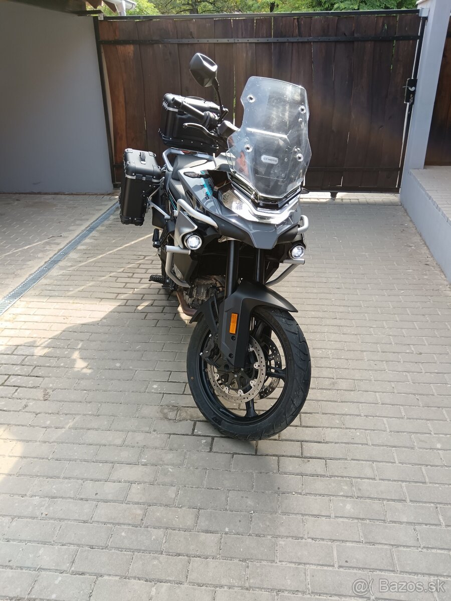 CFMOTO 800MT