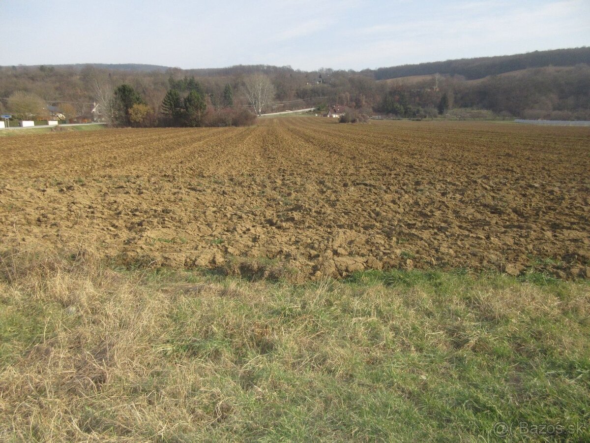 Na predaj pozemok 6.343 m2 na výstavbu rodin. domov, inžinie