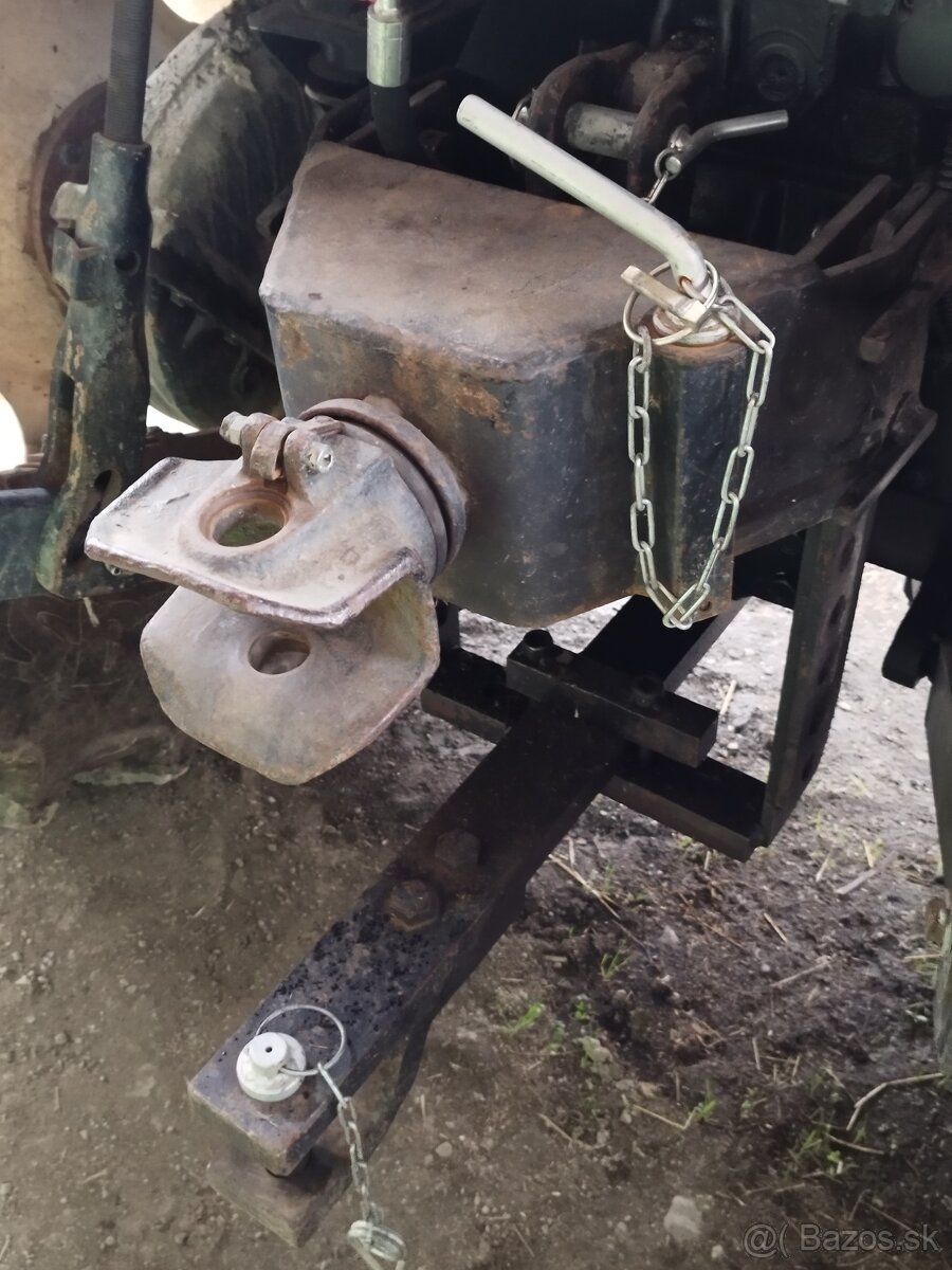 Konzola + záves Zetor