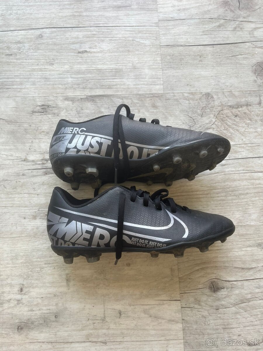 Chlapčenské kopačky Nike veľ. 38 (VD 22,5 cm)