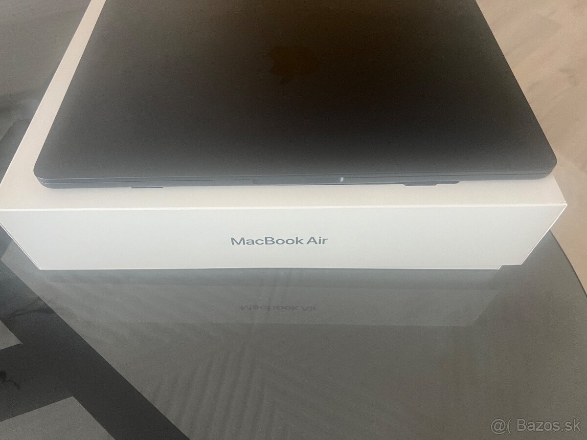 ZARUKA- Uplne novy MacBook Air 13.6, M2 cip, 256GB
