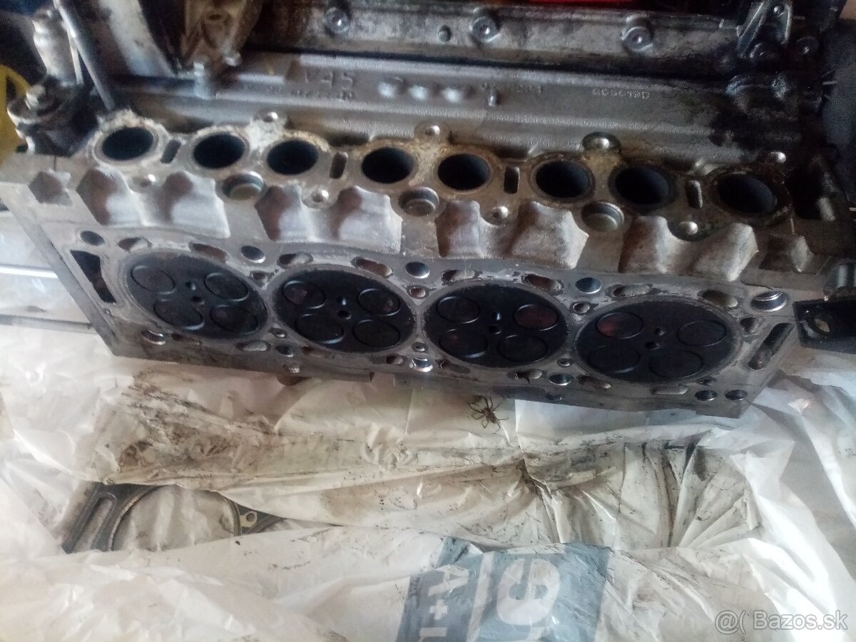 Komplet hlava Ford