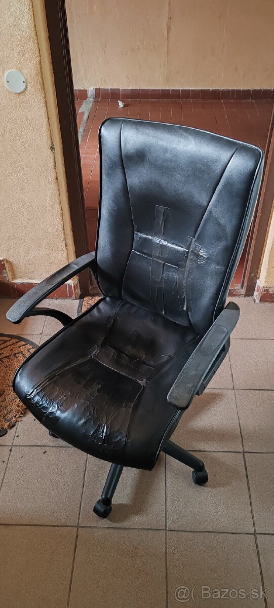 Darujem kancelarsku stolicku