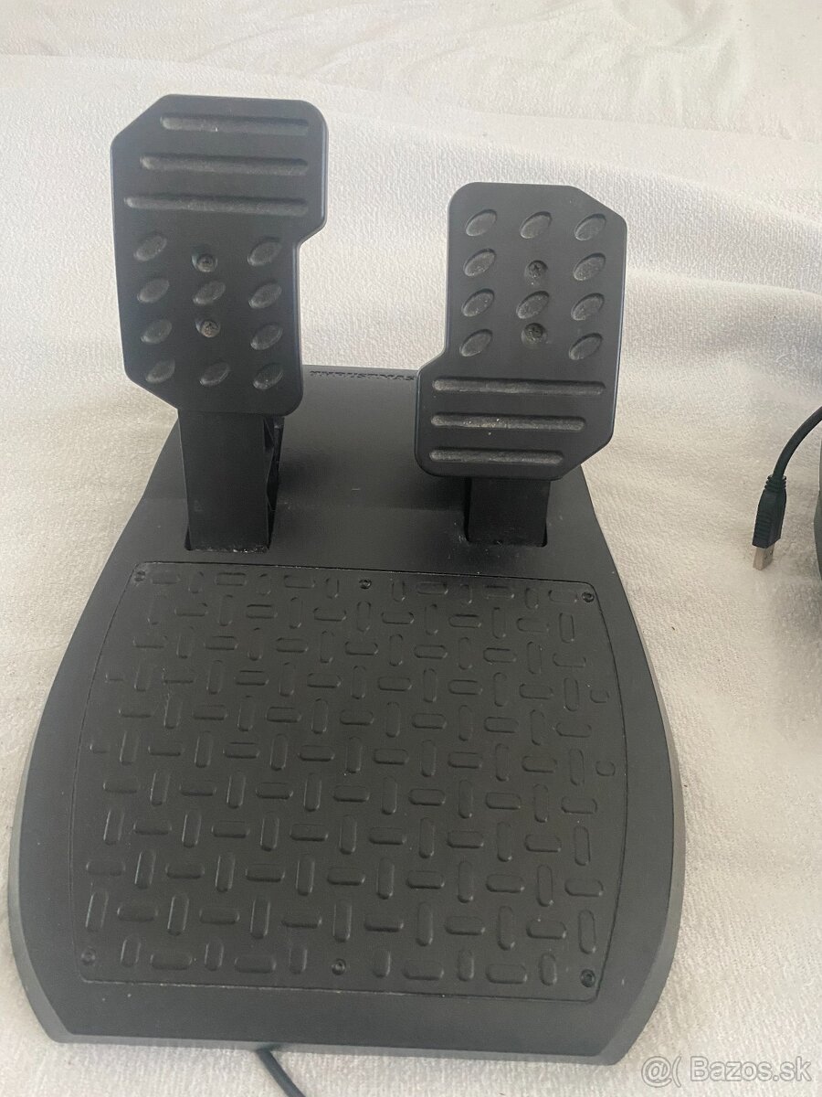 Herný volant Thrustmaster Ferrari na ps 4