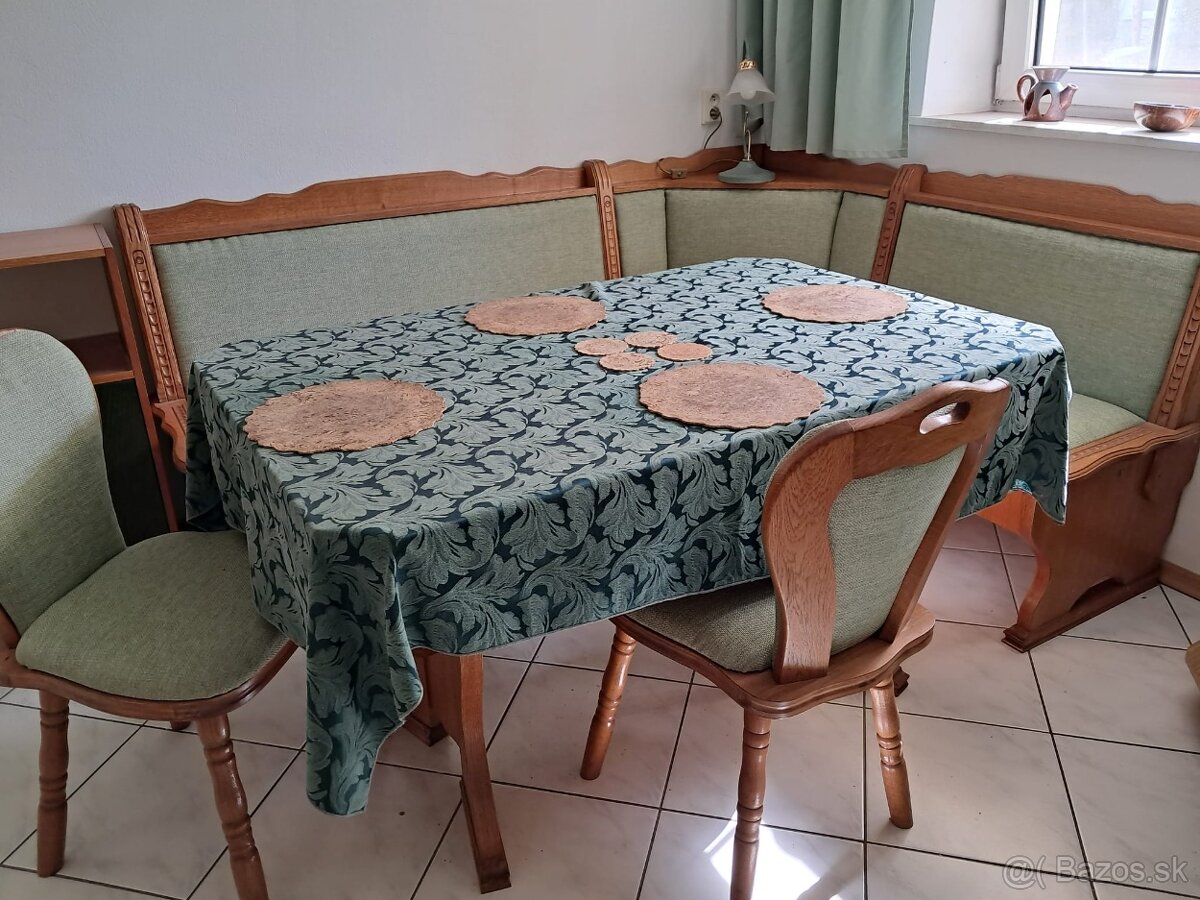 Rohová lavica stôl a stoličky
