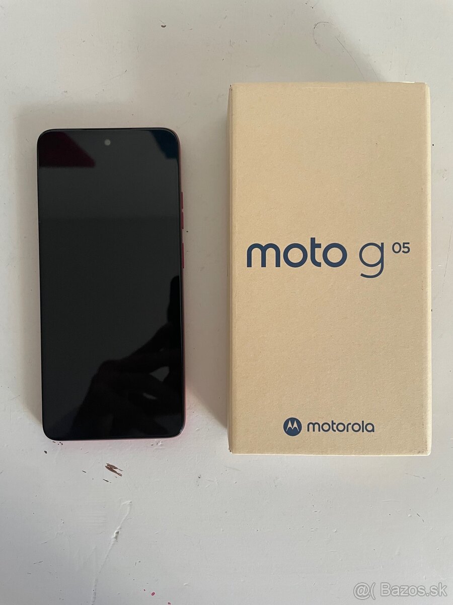 Mobilný telefón motorola moto g05