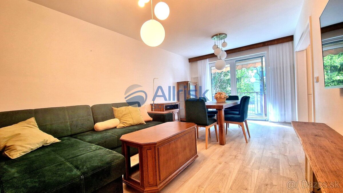 Na predaj: Priestranný 3-izbový byt s bonusovým priestorom v