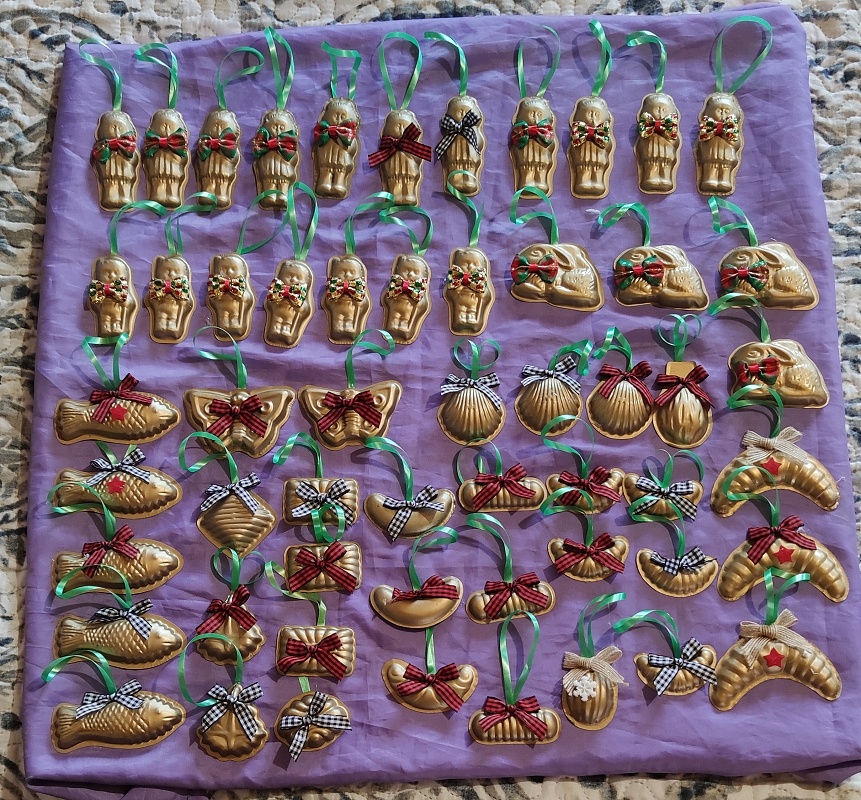 vianočné ozdoby kus 1,30€