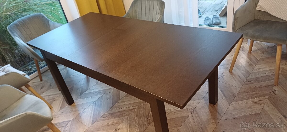 Rozťahovaci jedálenský stôl