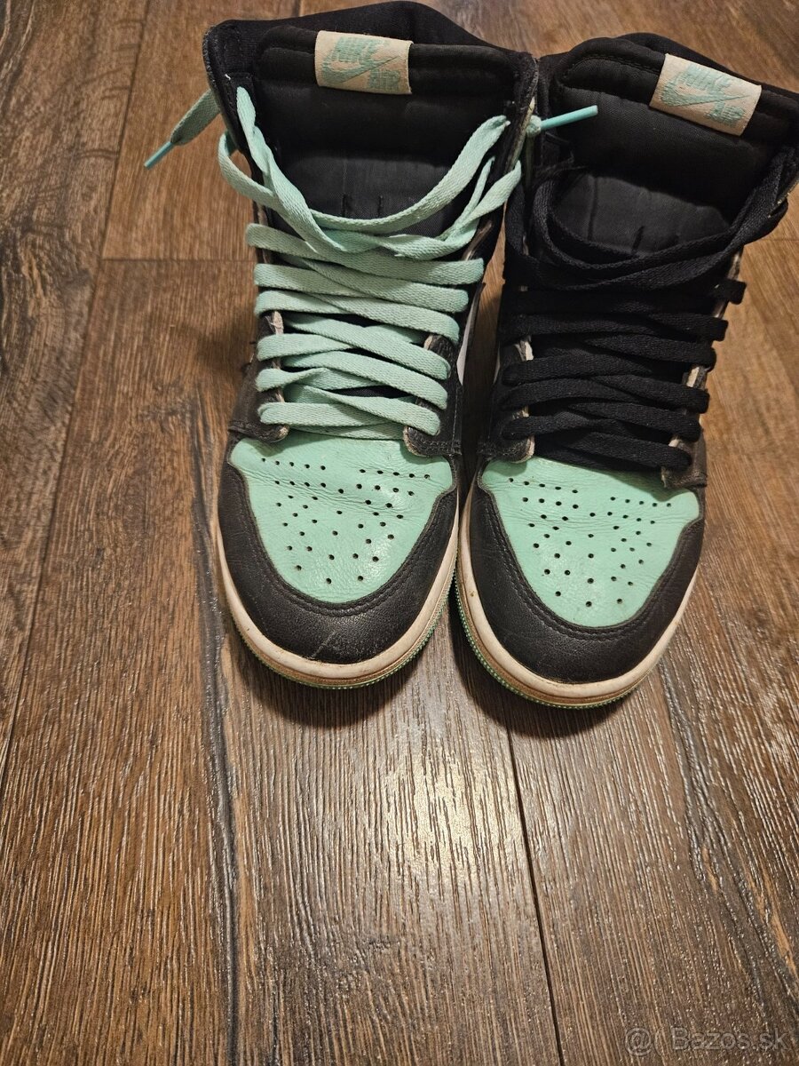 Air Jordan tenisky 42,5