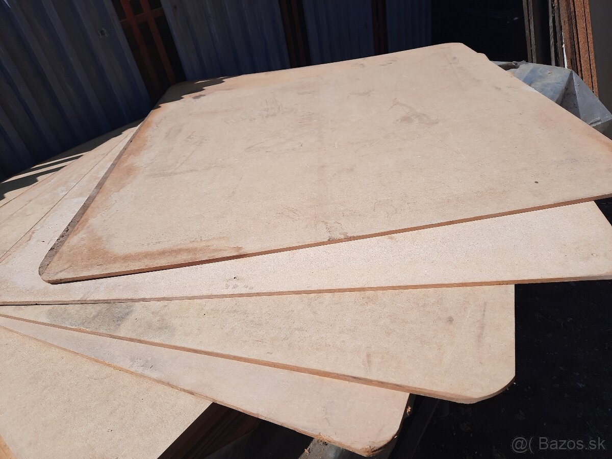 Drevotrieskové dosky a lisované tabule