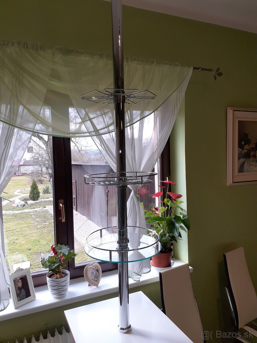 Predám kvalitný celokovový vešiak do kuchyne - tyč