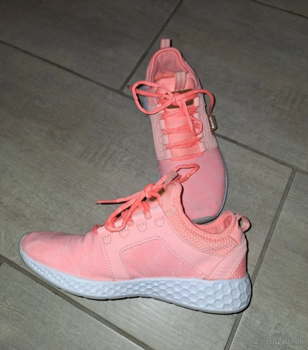 Darujem damske tenisky