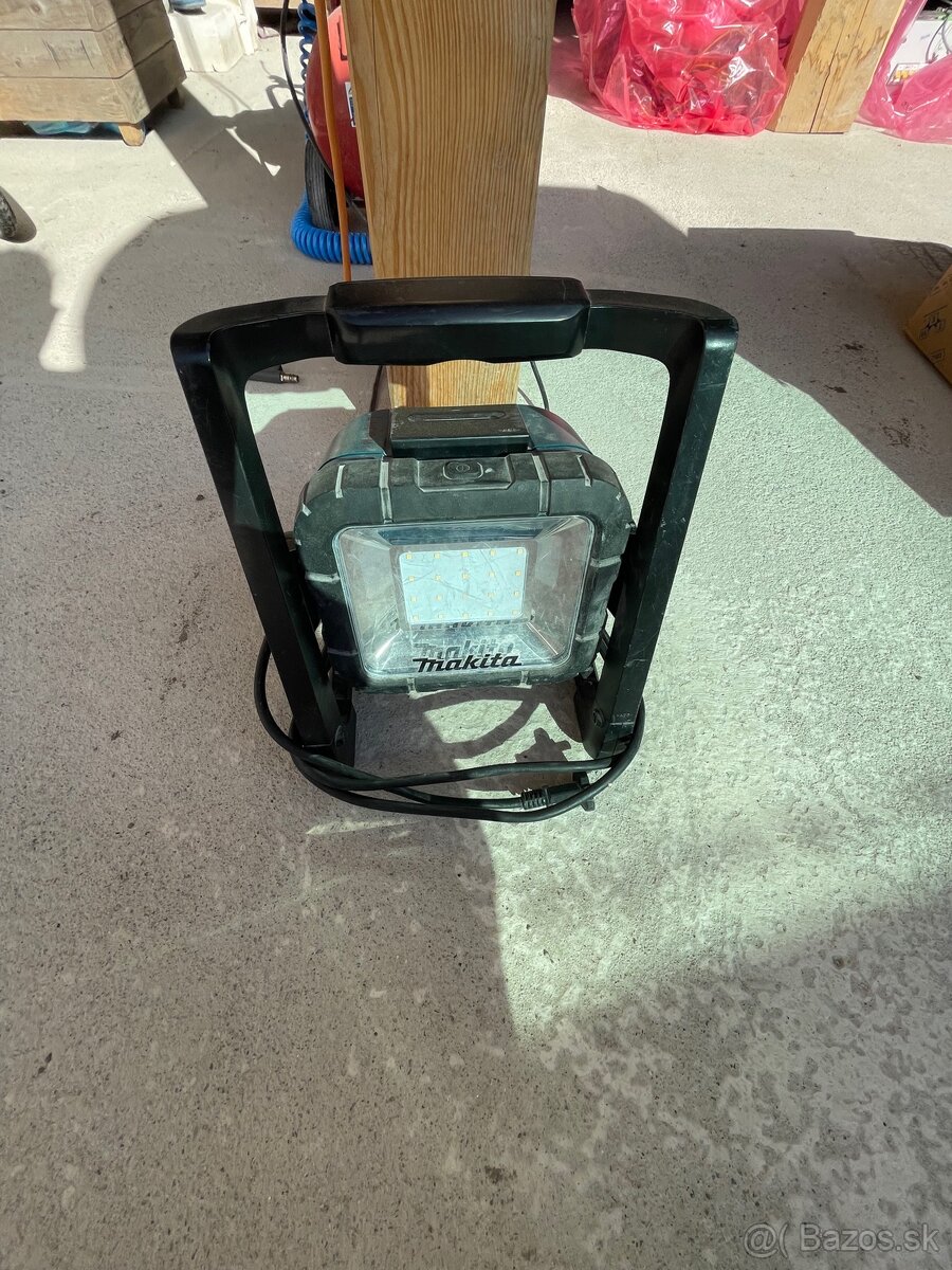 Makita svetlo DML805