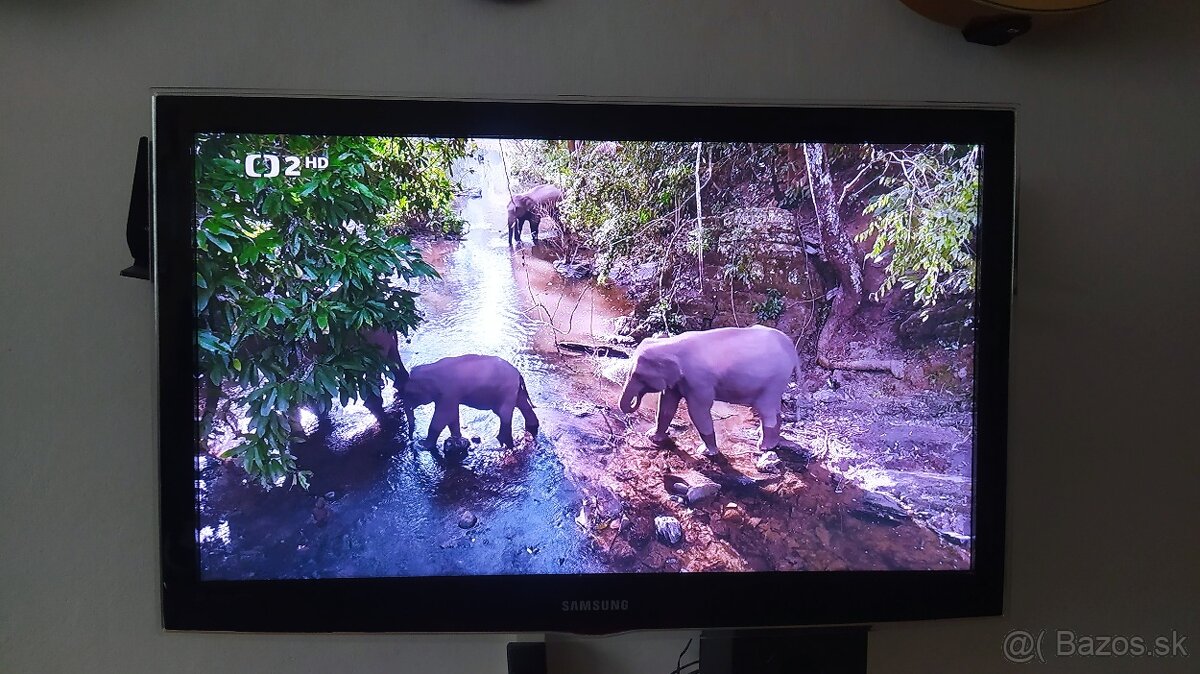 PEKNY ZACHOVALY 32" SAMSUNG LED TV + podstavec