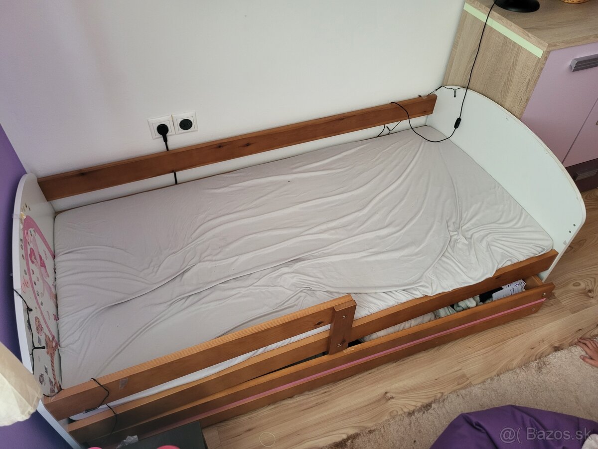 Predám detskú postel aj s matracom 160 x 80