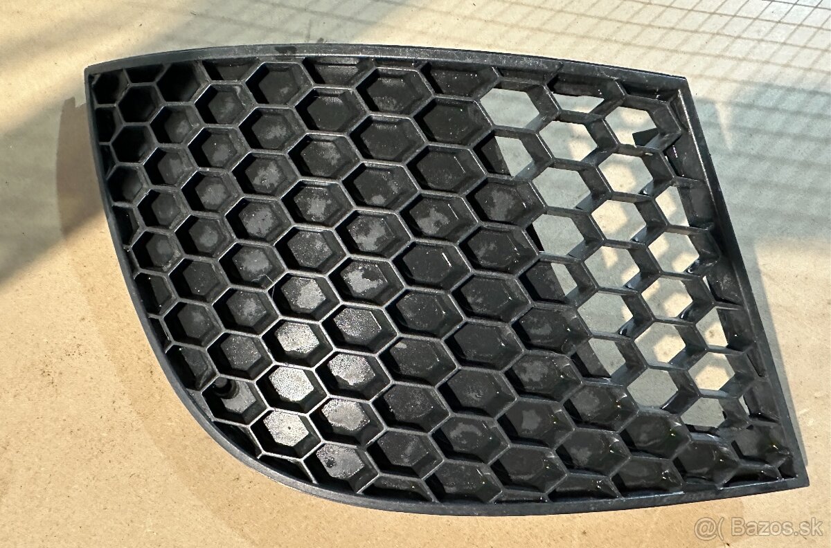 Mriežka predného nárazníka Seat Ibiza 3, 6L6853665