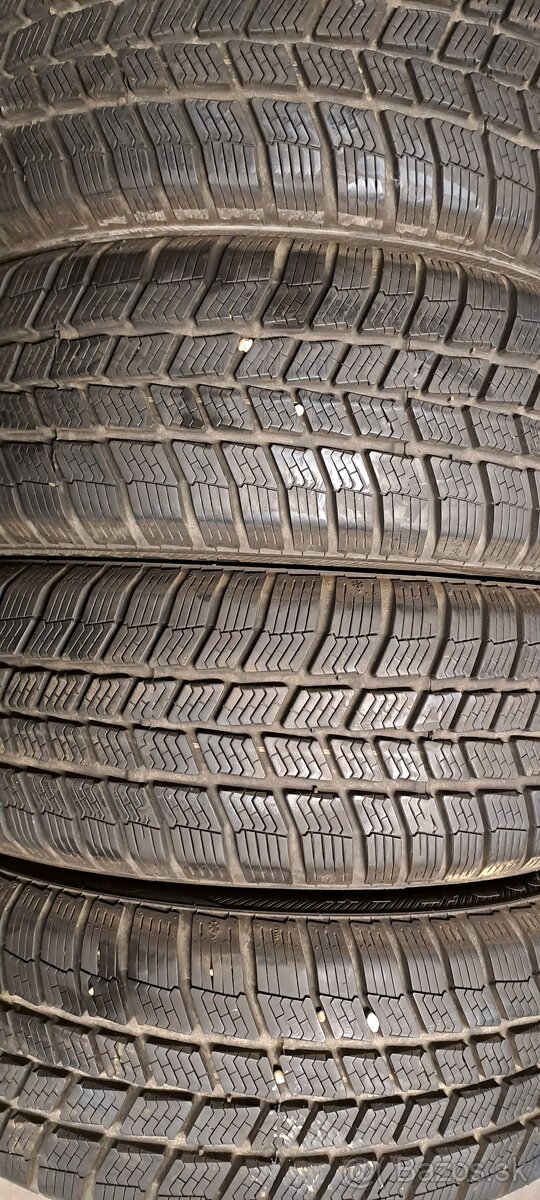 Predám 4ks pekné zimné 185/60r15-88T Barum