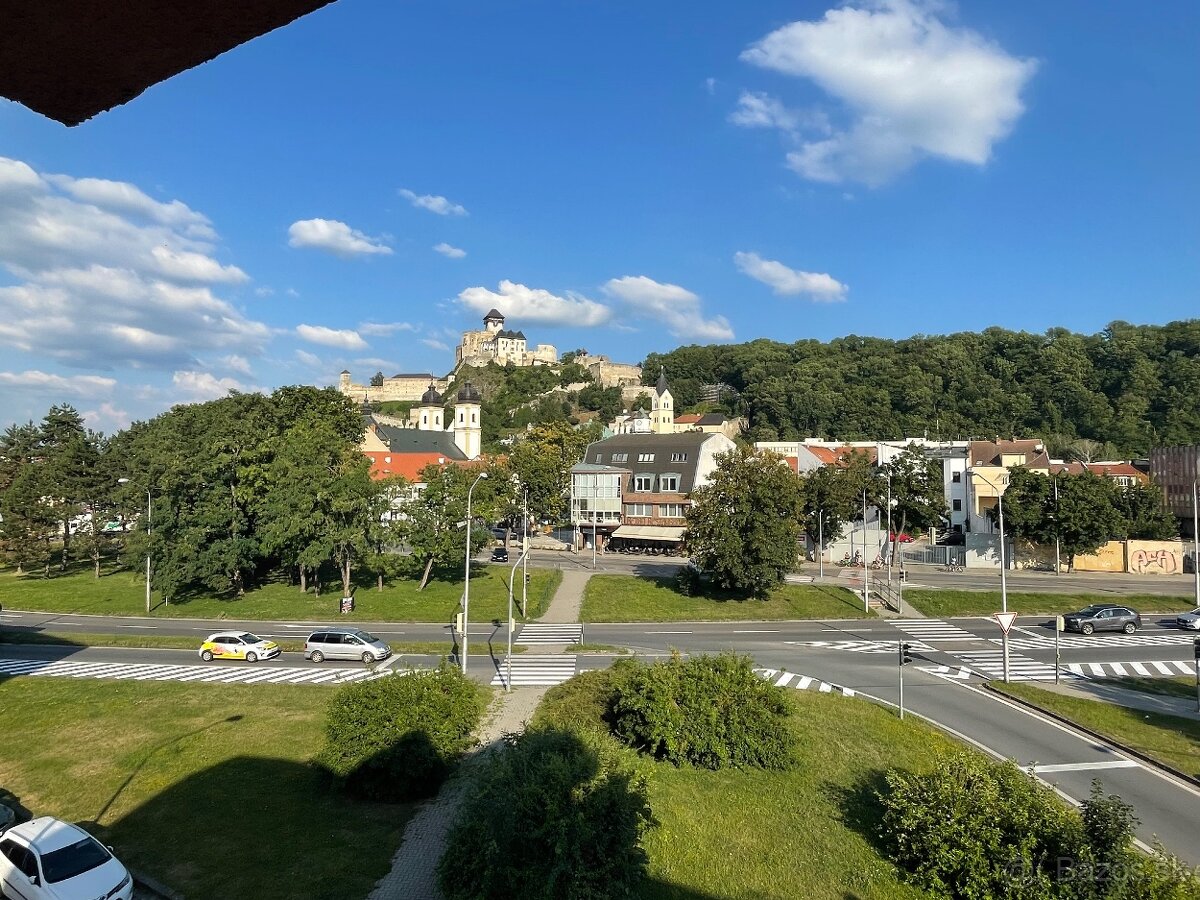 Prenájom 2-izbového bytu v centre Trenčína