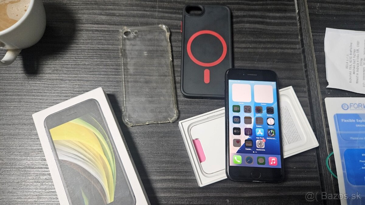 Apple iPhone SE 2020 64GB tmavý + obaly