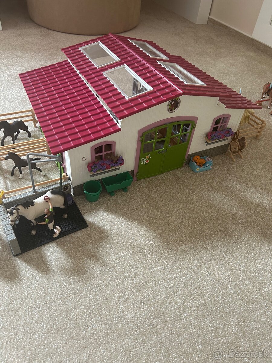 Stajňa Schleich