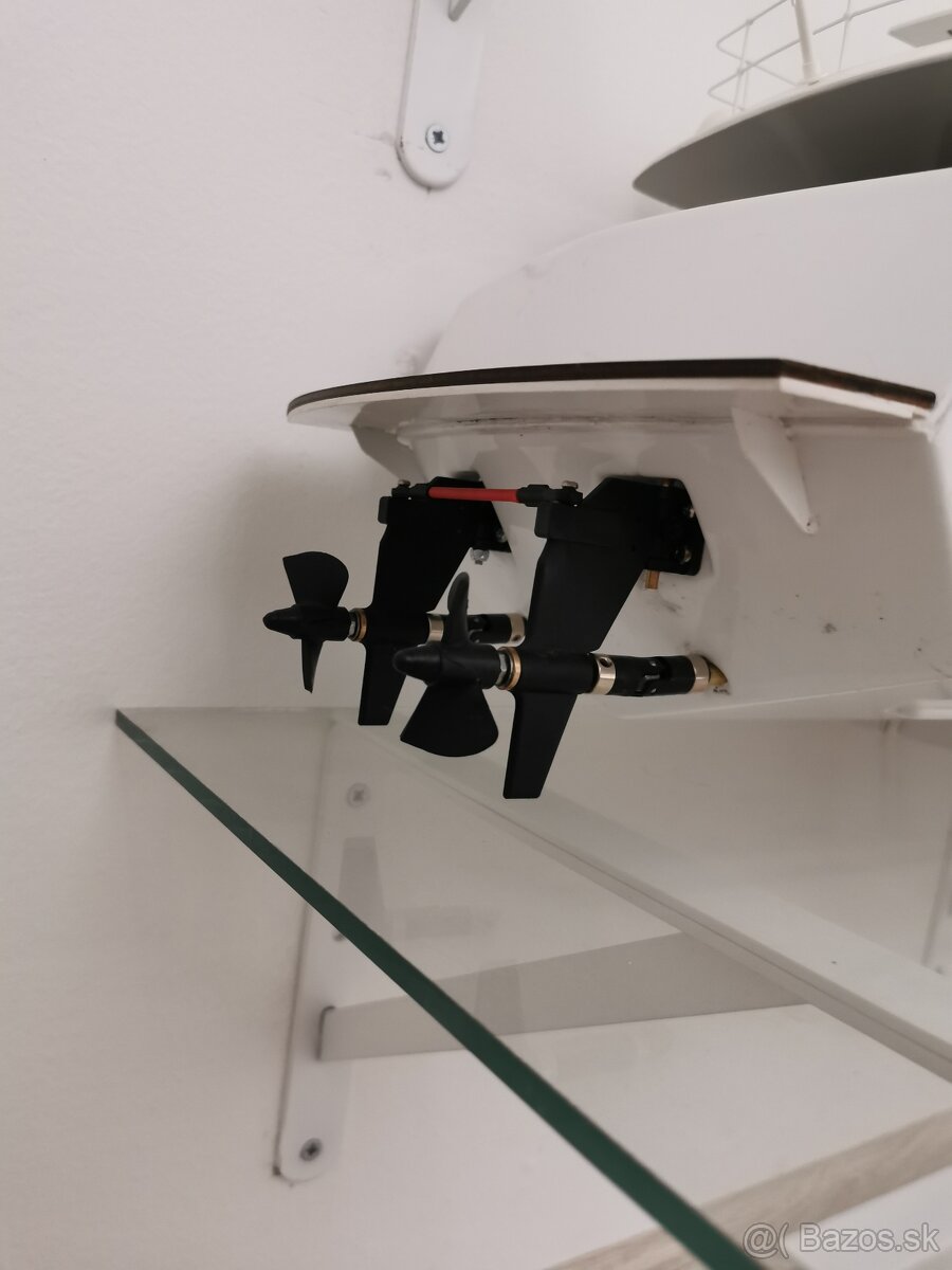 Napredaj RC Yachta
