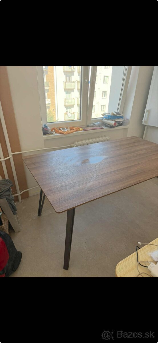 Predám masívny jedálenský stôl 90x160
