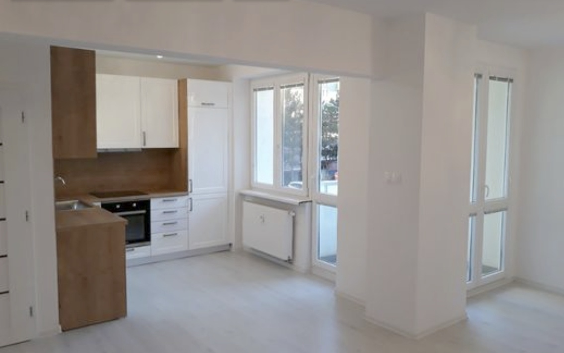 Veľký 1 izbový byt BA-Rača 800€/mes vrátane energií