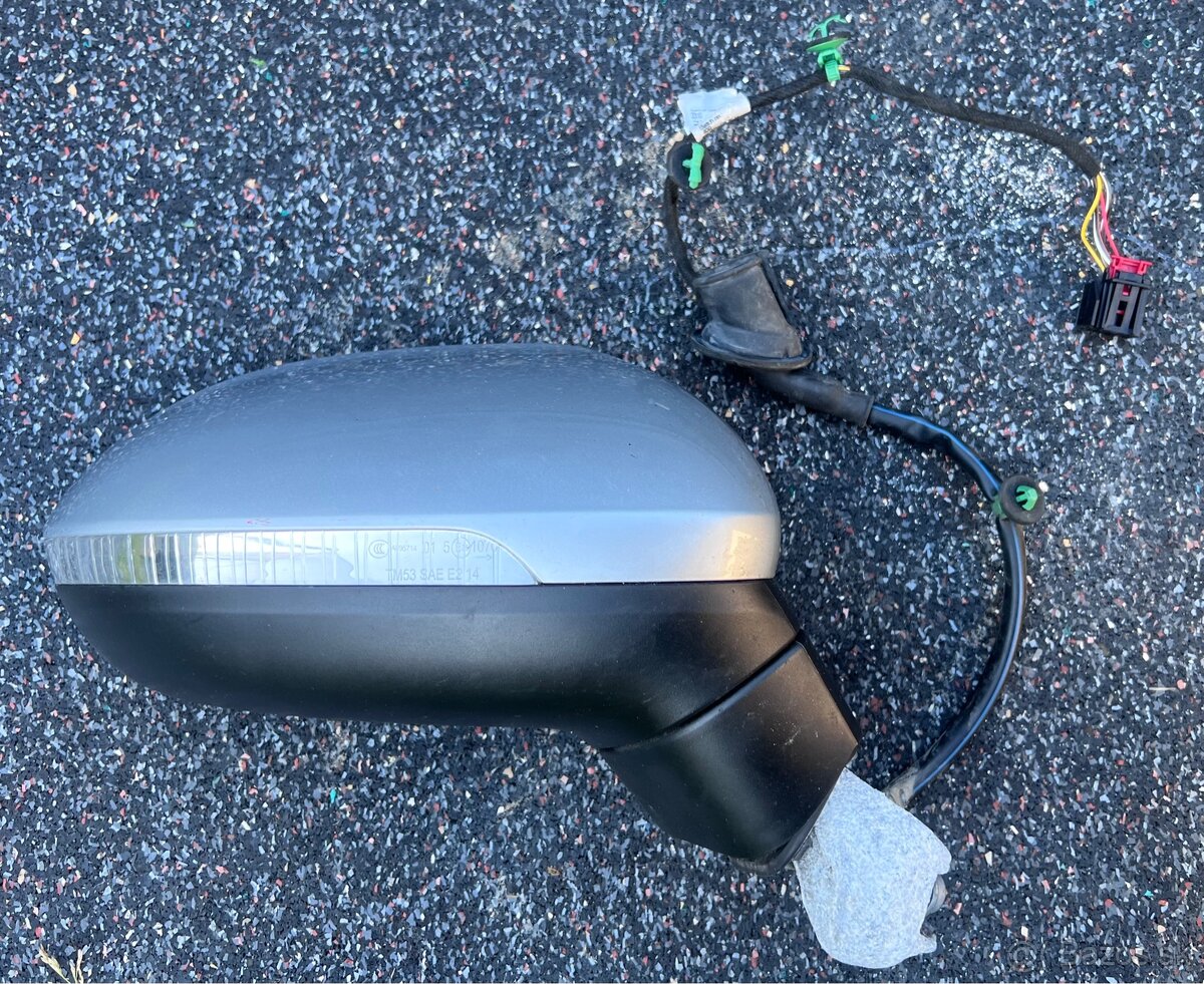 VW Passat b8 2018 prave spätne zrkadlo