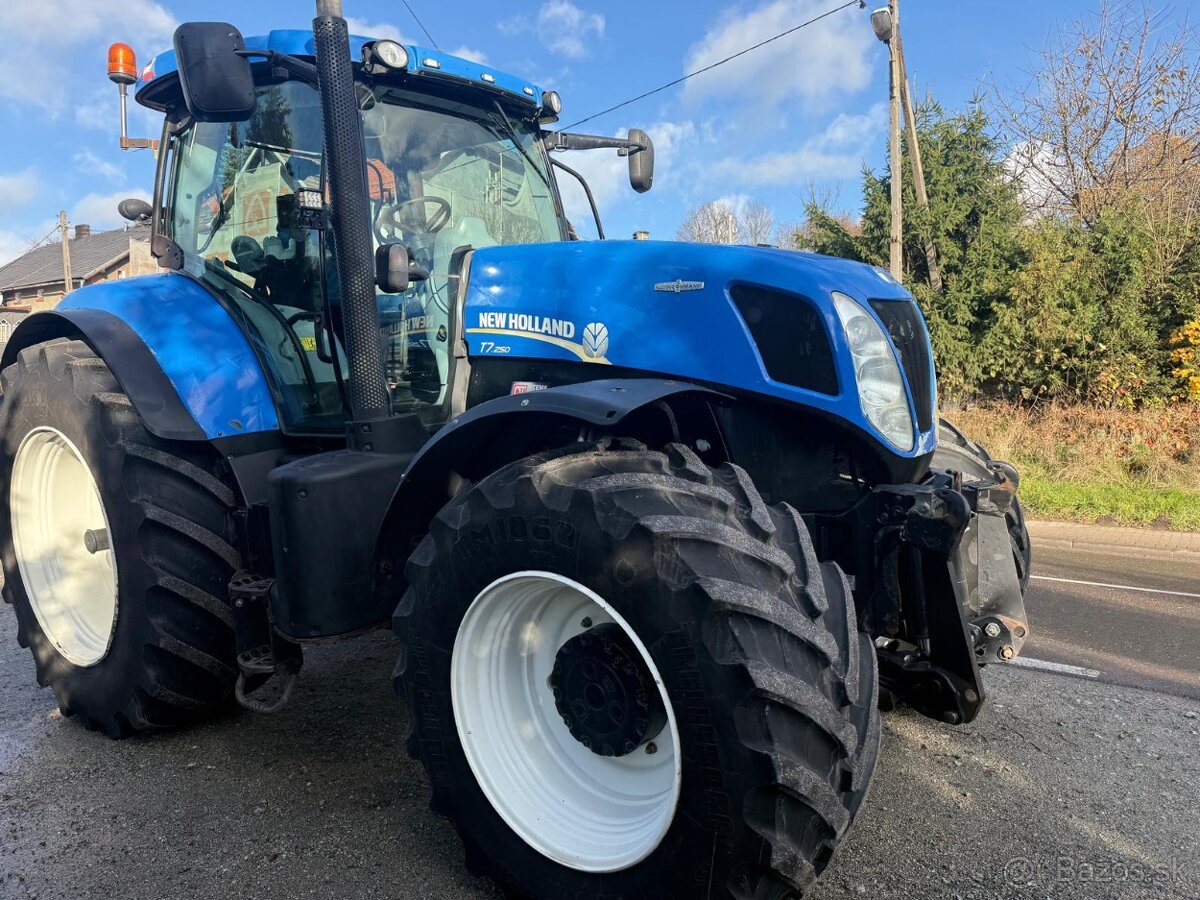 Zemědělský traktor New Holland T7.250 AutoComand, rok výroby