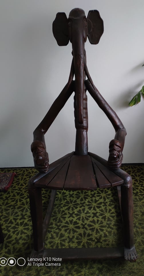 Predám krásne starožitné vyrezávané kreslo