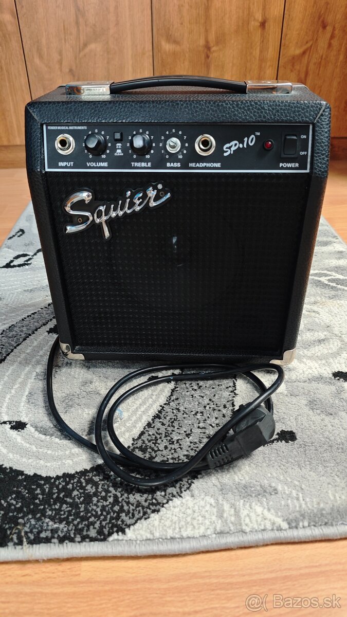 Cvičné gitarové kombo Squier SP-10 (10W)