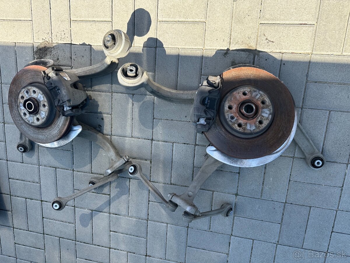 Predná otoč Audi A4 b9 mám aj na A6 c7 8w0407560 8w0407559
