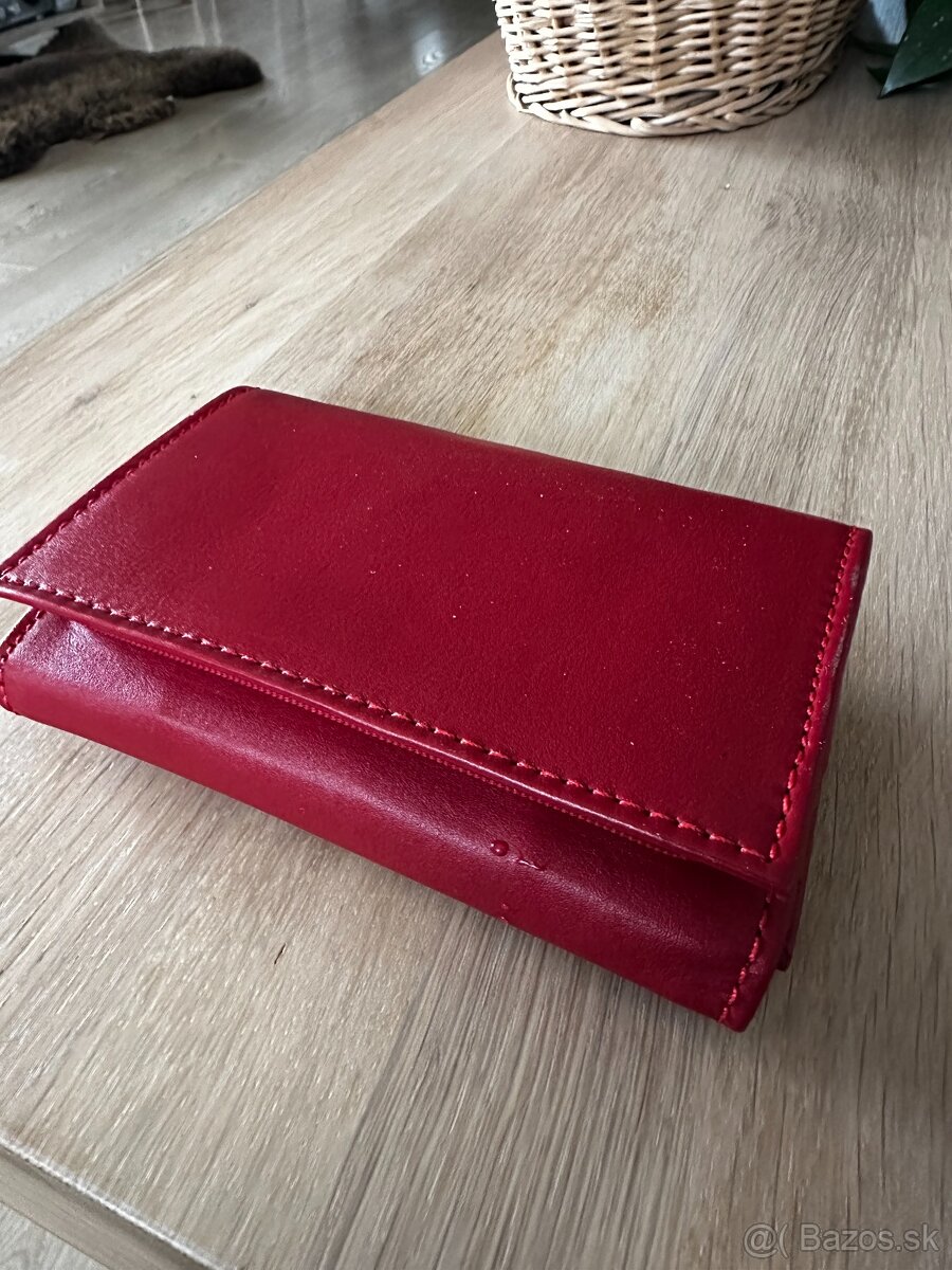 Nová kožená peňaženka
