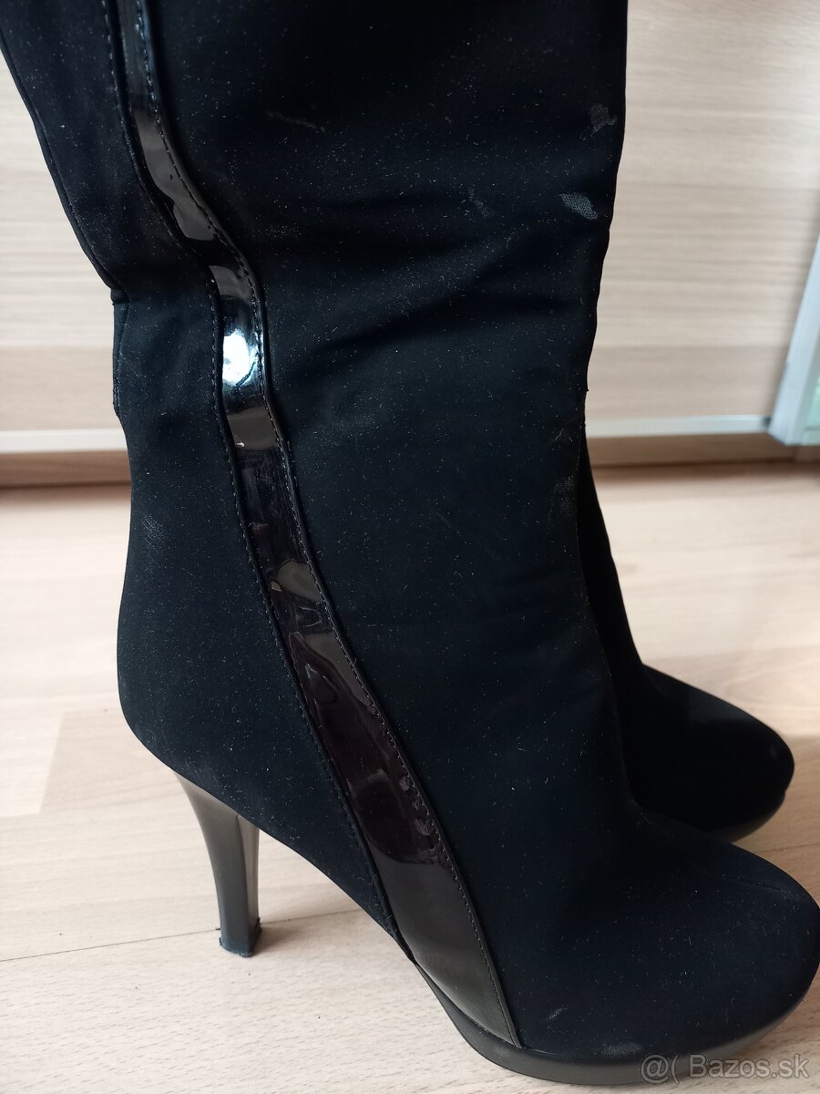 Čierne vysoké čižmy na platforme