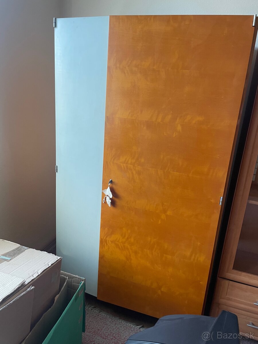 Spálňové modré komody