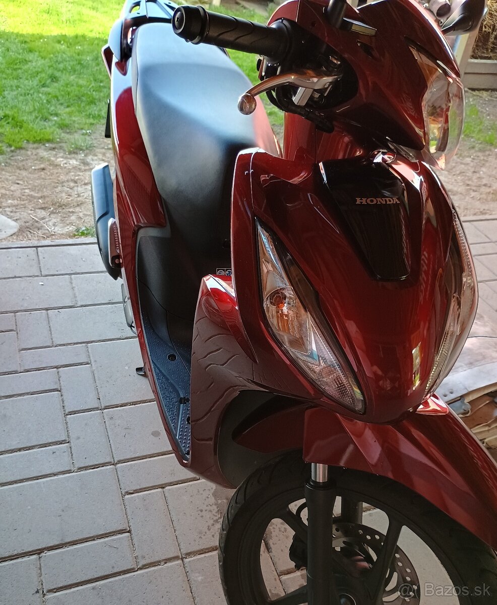 Skúter Honda Vision 110