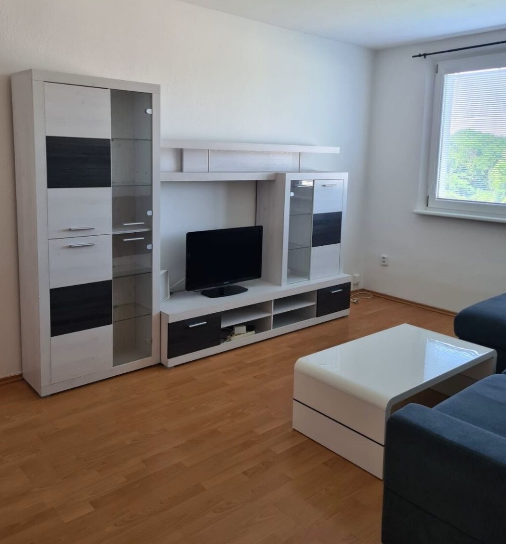 Na prenájom 2-izbový byt – Medveďovej ulica, Bratislava – Pe
