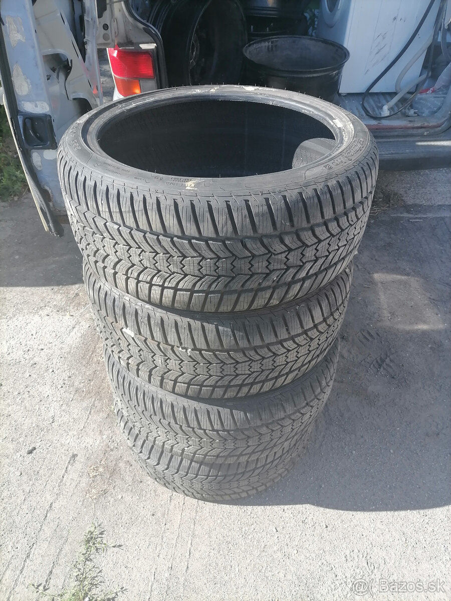 225/40 R18 Zimné