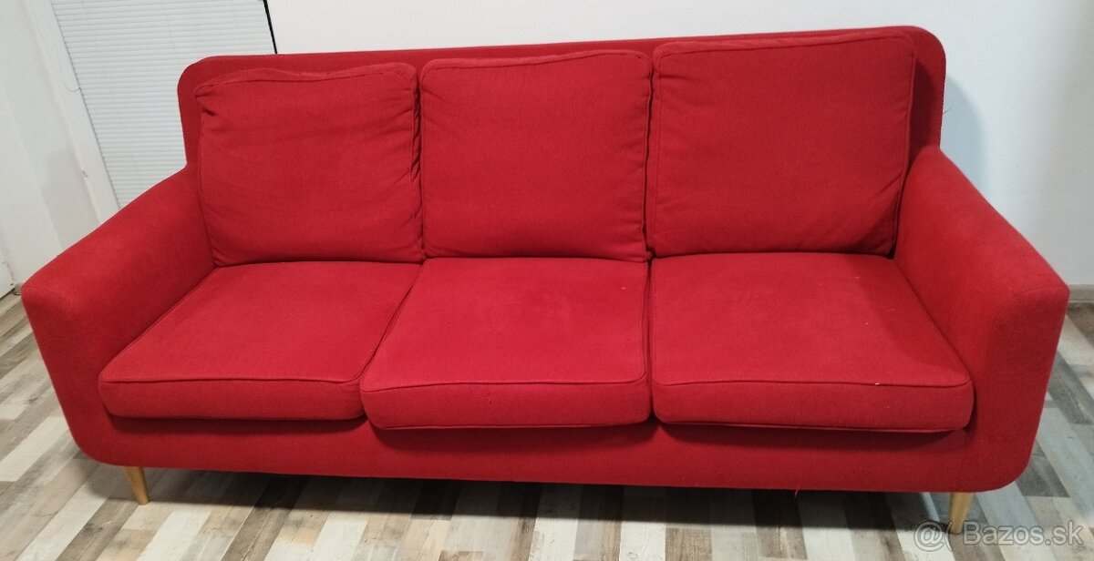nerozkladaci cerveny gauc, sirka 210 cm