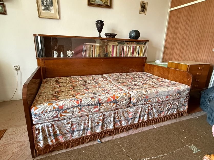 Predám retro posteľ s periňákom a sekretárom v jednom