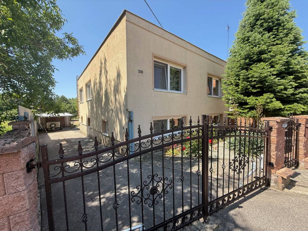 Nemčice - rodinný dom v pokojnej ulici ss pekným pozemkom