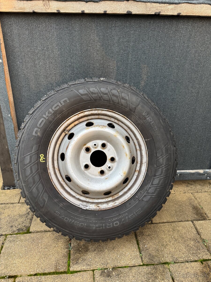 Nokian Gumy 215/70 R15