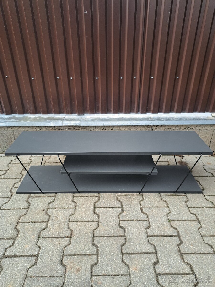 Stolík pod TV
