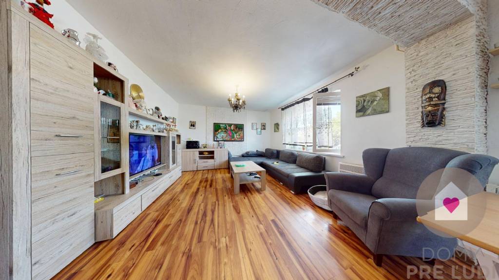 Dva domy za cenu jedného na pozemku o rozlohe 557 m2 s garáž