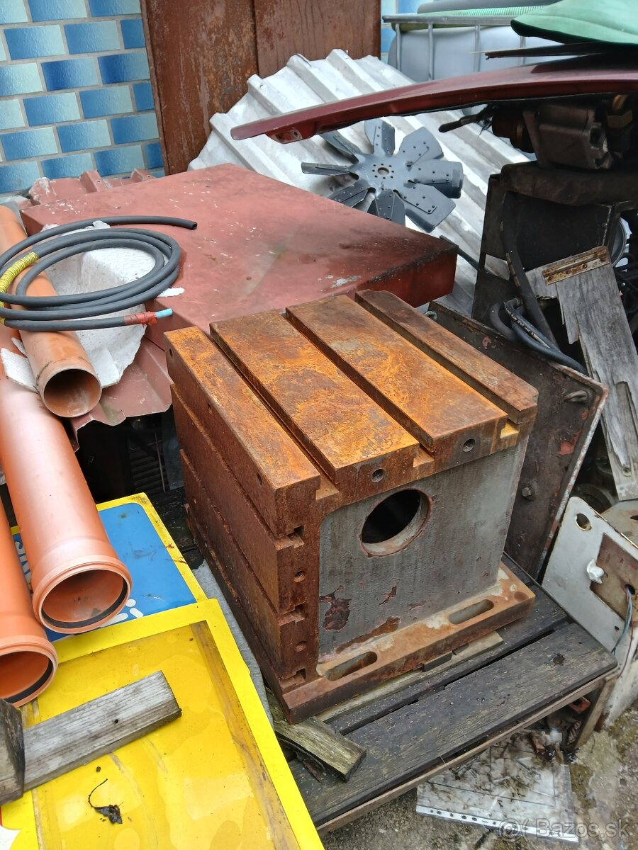 Kocka pod vŕtačku aj s otočným stolom