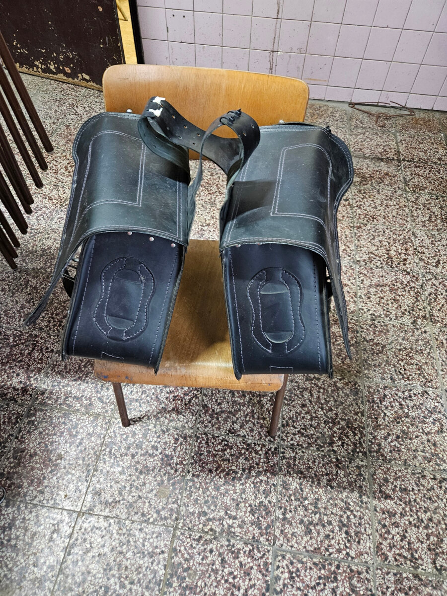 Pridavné kožené vaky